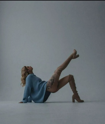 Живу в Москве и готова сделать твои фантазии реальностью. У меня широкий спектр услуг и каждая встреча со мной будет незабываемой. Мой опыт позволяет мне быть идеальной партнершей в любой обстановке, будь то деловая встреча или романтический ужин. Мои отзывы говорят о моей профессиональности и умении удовлетворить тебя. Фото, которые ты видишь, подтверждают мою красоту и страстность. Давай встретимся и откроем новые грани удовольствия вместе 🔥💋😉 792, 20 лет