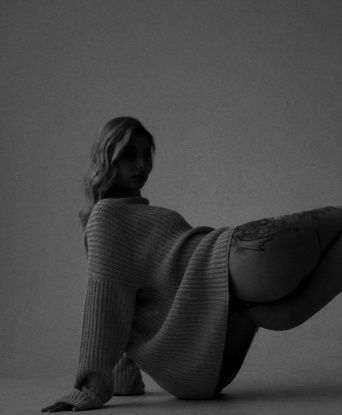 Живу в Москве и готова сделать твои фантазии реальностью. У меня широкий спектр услуг и каждая встреча со мной будет незабываемой. Мой опыт позволяет мне быть идеальной партнершей в любой обстановке, будь то деловая встреча или романтический ужин. Мои отзывы говорят о моей профессиональности и умении удовлетворить тебя. Фото, которые ты видишь, подтверждают мою красоту и страстность. Давай встретимся и откроем новые грани удовольствия вместе 🔥💋😉 792, 20 лет