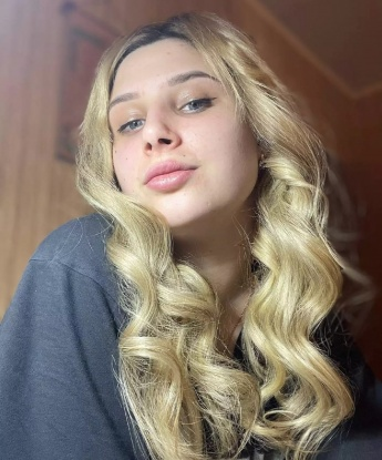 Живу в Москве и готова сделать твои фантазии реальностью. У меня широкий спектр услуг и каждая встреча со мной будет незабываемой. Мой опыт позволяет мне быть идеальной партнершей в любой обстановке, будь то деловая встреча или романтический ужин. Мои отзывы говорят о моей профессиональности и умении удовлетворить тебя. Фото, которые ты видишь, подтверждают мою красоту и страстность. Давай встретимся и откроем новые грани удовольствия вместе 🔥💋😉 792, 20 лет