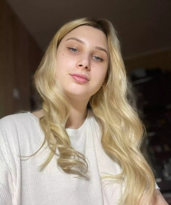 Живу в Москве и готова сделать твои фантазии реальностью. У меня широкий спектр услуг и каждая встреча со мной будет незабываемой. Мой опыт позволяет мне быть идеальной партнершей в любой обстановке, будь то деловая встреча или романтический ужин. Мои отзывы говорят о моей профессиональности и умении удовлетворить тебя. Фото, которые ты видишь, подтверждают мою красоту и страстность. Давай встретимся и откроем новые грани удовольствия вместе 🔥💋😉 792, 20 лет