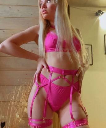 Живу в Москве и с радостью приму тебя у себя в уютной обстановке, чтобы предложить тебе максимально расслабляющий и стимулирующий опыт. У меня есть все возможности, чтобы удовлетворить все твои желания, будь то классический секс, оральные ласки или эротический массаж. Мои нежные руки и горячие губы готовы привести тебя к экстазу. Мои клиенты всегда остаются довольны и возвращаются ко мне снова и снова. Можешь узнать больше обо мне и моих услугах на фото, показывающих мое привлекательное тело. Жду твоего звонка, чтобы начать наше восхитительное приключение. 💋 2093, 21 год