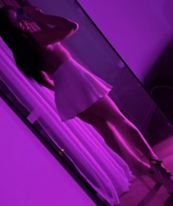 Я - креативная, нежная и опытная индивидуалка, готовая погрузить тебя в мир наслаждения.✨ У меня есть все, чтобы сделать твой вечер незабываемым - соблазнительное тело, искусные приемы и массу фантазий.🔥 Мои услуги нацелены на то, чтобы удовлетворить все твои желания и фантазии. 💋❤️ Я живу в Москве и готова приехать к тебе или встретиться в отеле.🌃 У меня есть множество положительных отзывов, которые подтверждают мою профессиональность.🌟 Фото моих прекрасных форм ты можешь увидеть в моем профиле.📸 Если ты ищешь незабываемый опыт, обращайся ко мне. Я гарантирую, что ты не пожалеешь о своем выборе. 💫💥 2155, 18 лет